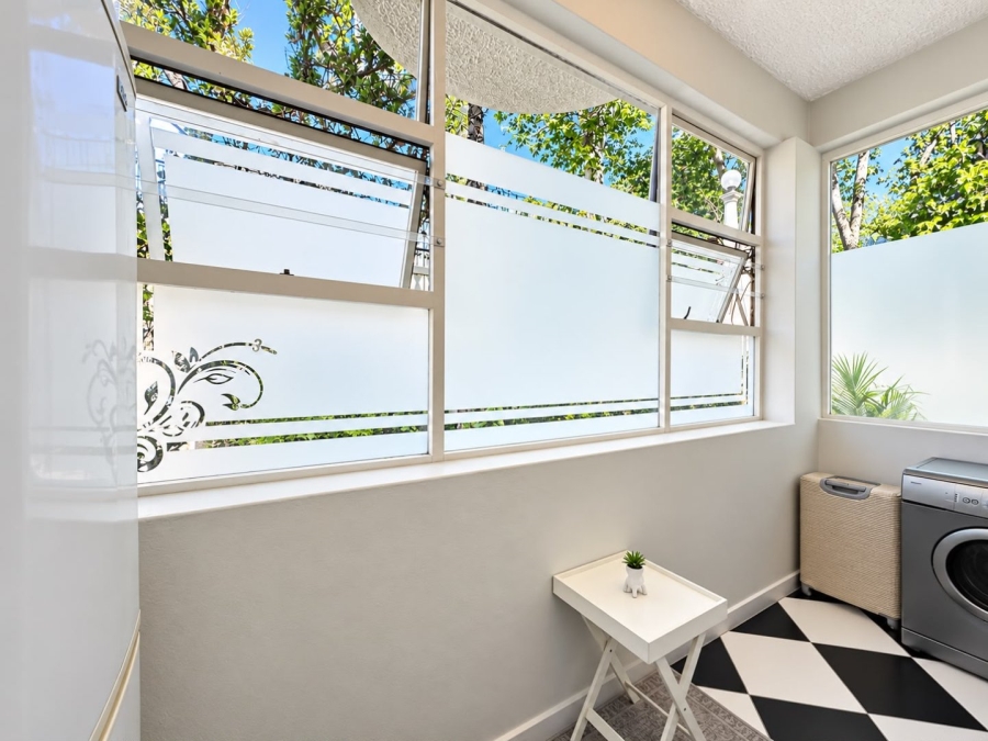 To Let 2 Bedroom Property for Rent in Sea Point Western Cape